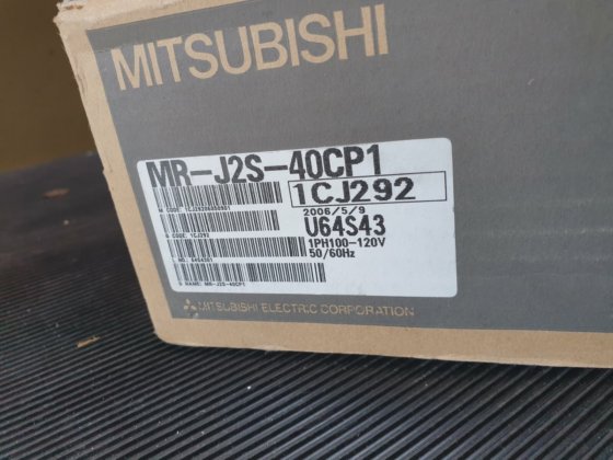 MITSUBISHI MR-J2S-40CP1 交流伺服电机驱动器 (r3s8.7)