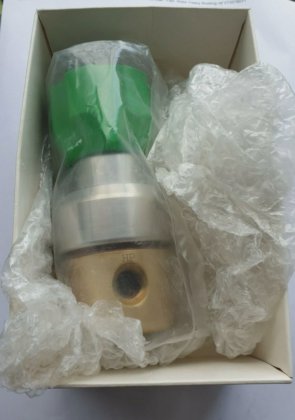 スウェージロックKPR2GRA417A200000レギュレーター（R4S9.6B3）