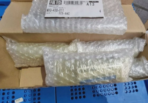 SMC MXQ8-30-M9BL 导向气缸 4/PK (RS2.2B3)