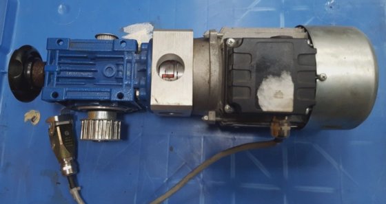 带 T63B4 变速箱的 NRV040 电机（RS5.2）