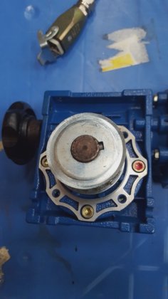 带 T63B4 变速箱的 NRV040 电机（RS5.2）