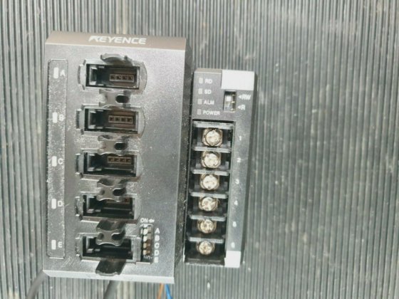KEYENCE GT2-500 放大器，带 DL-RS1A 界面单元