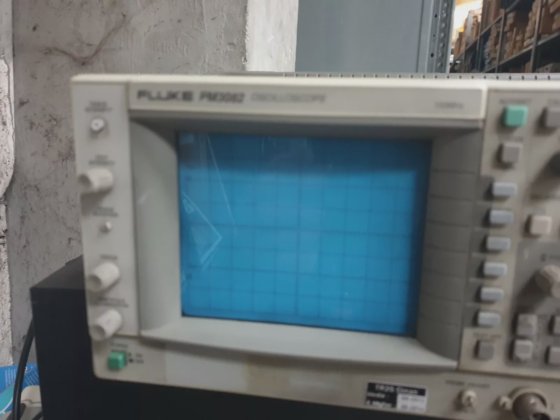 Osciloscopio FLUKE PM3082 (AUC)