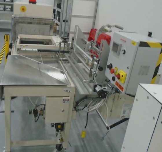 ベルコSTC2520Cシュリンク包装システム（Lシーラー、ファンシュリンクトンネル付き