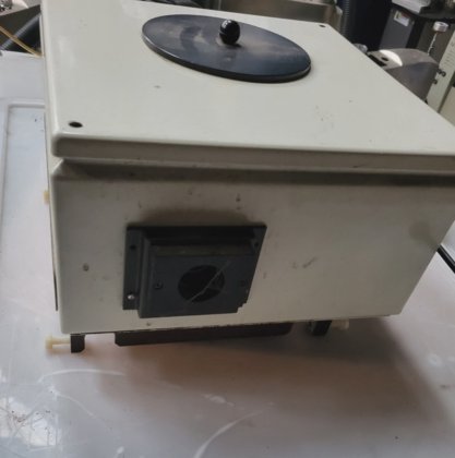 応用光物理学レーザー運動分光計（モーターシェルフ）