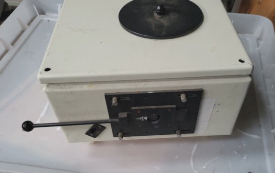 応用光物理学レーザー運動分光計（モーターシェルフ）