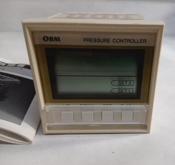 SUNX LA-C1 圧力コントローラ (BR4.6b7)