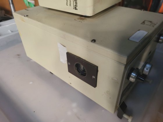 应用光物理 F/3.4 单色仪，带 5 级光电倍增器底座（马达