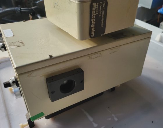 应用光物理 F/3.4 单色仪，带 5 级光电倍增器底座（马达