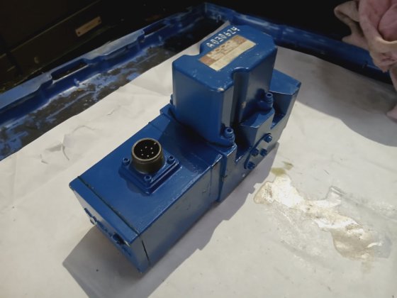 SERVO VÁLVULA MOOG J661A507 (R6S2.2)