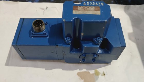 SERVO VÁLVULA MOOG J661A507 (R6S2.2)