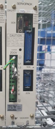 安川伺服包 DR2-02ACY65。联邦快递/敦豪快递送货