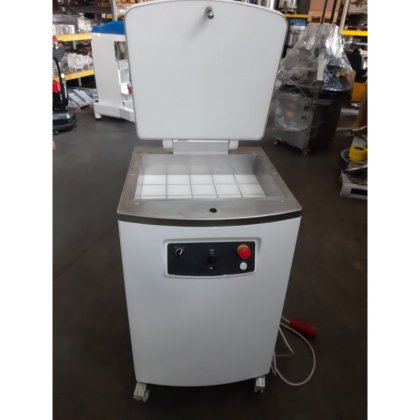 液压面团分割机 - 可分割成 20 块面团