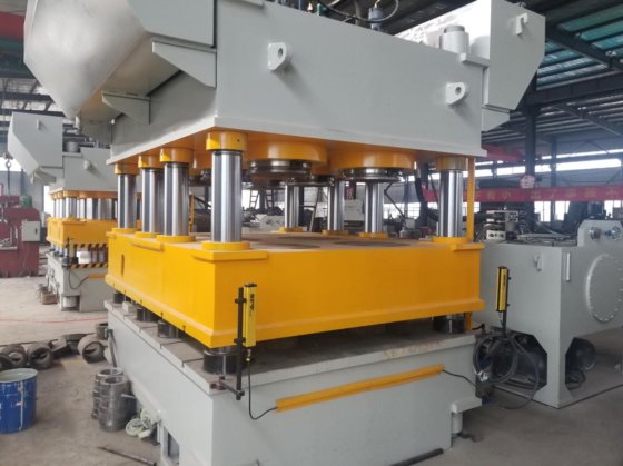 ドアパネルエンボスマシン