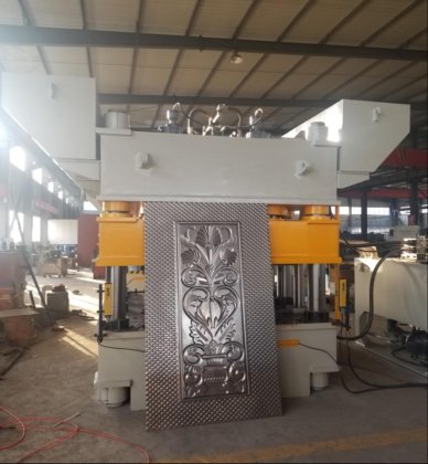 ドアパネルエンボスマシン