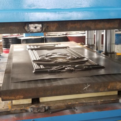 ドアパネルエンボスマシン