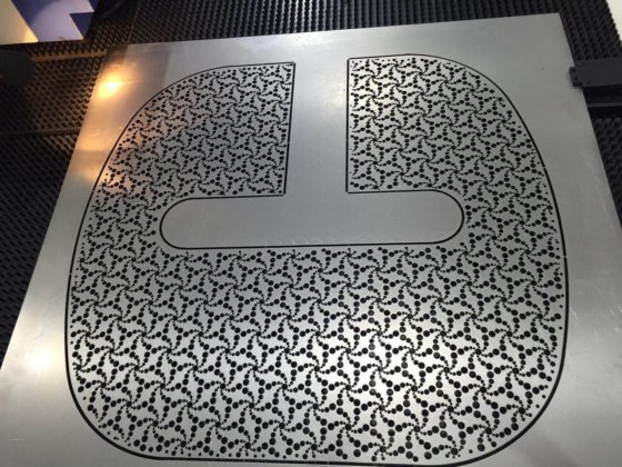 带 12 个工位的数控转塔冲床