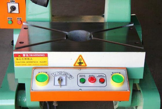 25T~250T ディープスロートプレス