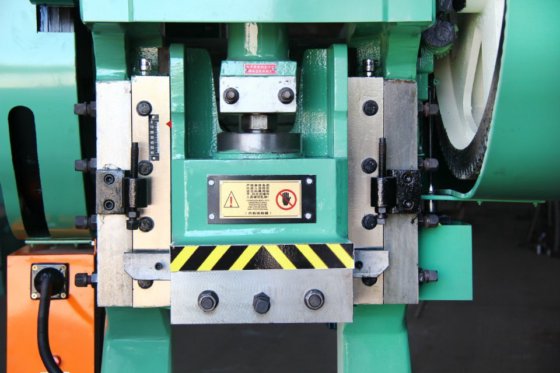 25T~250T ディープスロートプレス