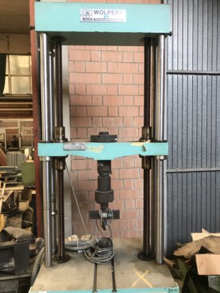 ウォルパート・アムスラー引張圧縮試験機