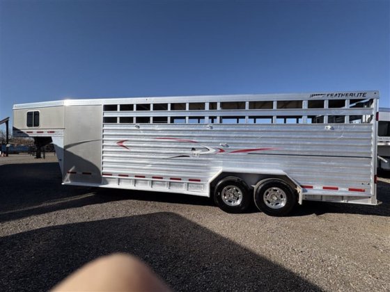 2010 Featherlite 24' Stock Combo