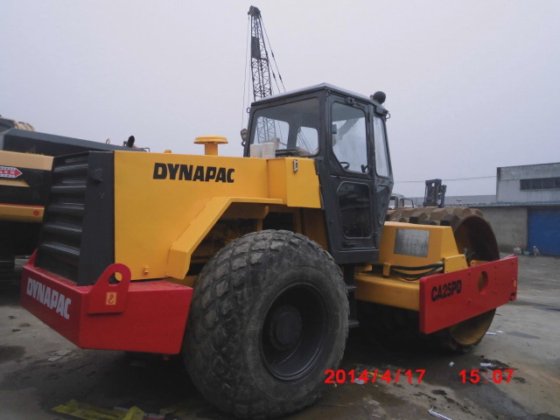 使用済みダイナパック道路ローラー 14ton Ca25D コンパクター、非常に良い性能、良い価格