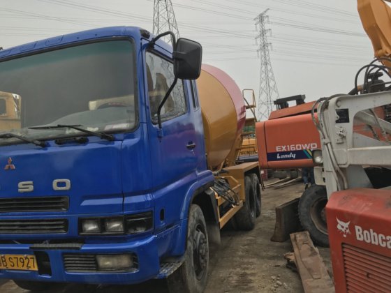 中国重汽豪沃 6X4 牵引车 30 吨