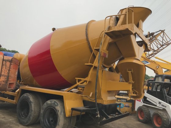 中国重汽豪沃 6X4 牵引车 30 吨