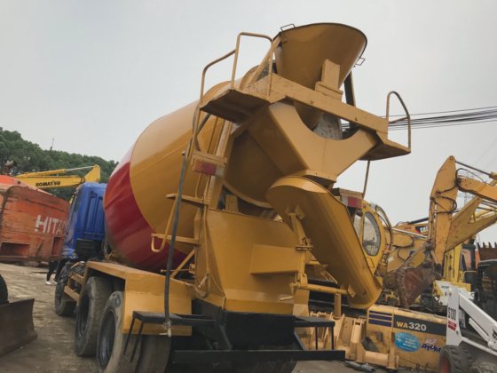 中国重汽豪沃 6X4 牵引车 30 吨