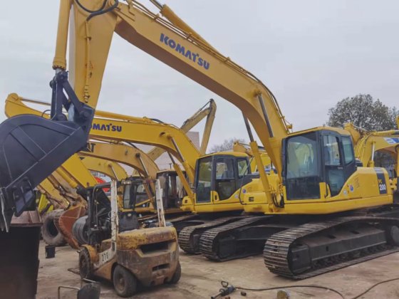 Caterpillar 社 PC200-7