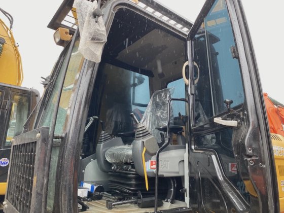 Caterpillar 社 Cat 320D2