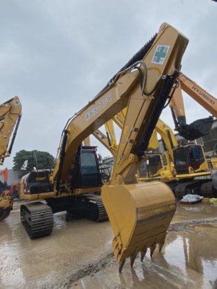 Caterpillar 社 Cat 320D2