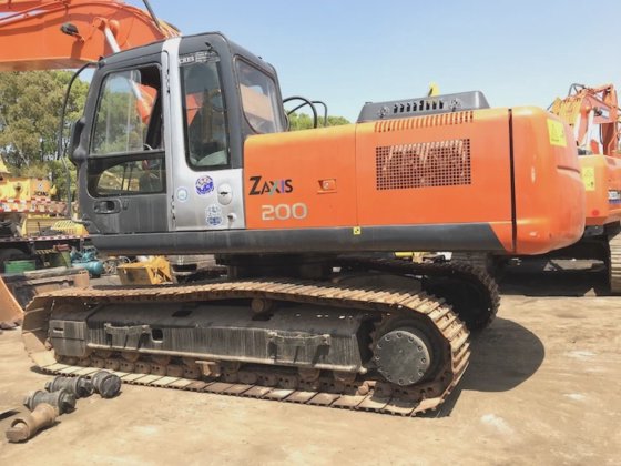 Hitachi ZX200