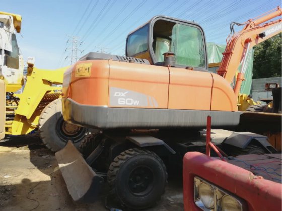 2012 Doosan DX60W