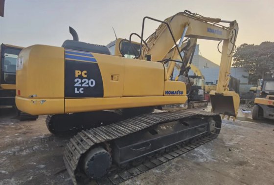 中古の高作業性能のクローラーエクスカベーターPC220-8販売中 ミニエクスカベーター販売中
