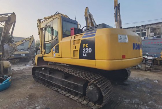 中古の高作業性能のクローラーエクスカベーターPC220-8販売中 ミニエクスカベーター販売中