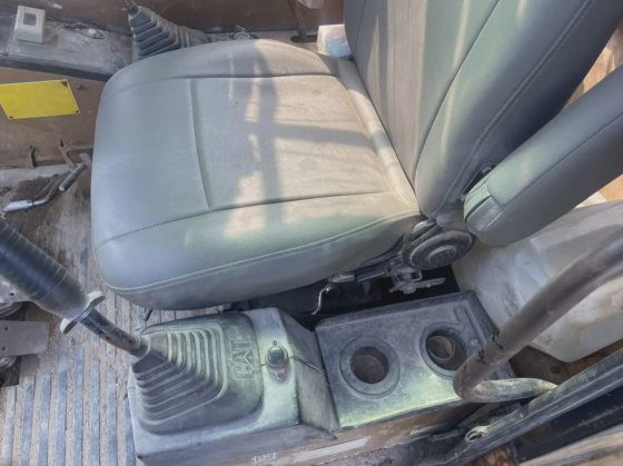 Caterpillar クローラ・ショベル E120b