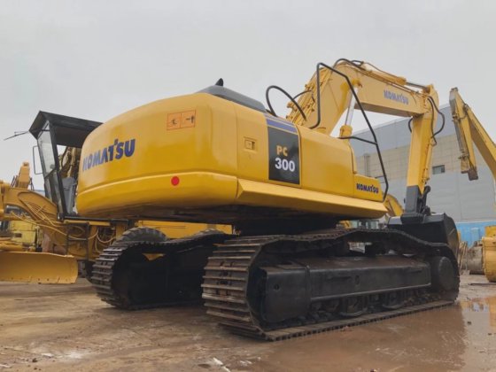 KOMATSU PC300-7