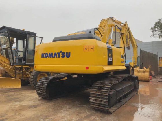 KOMATSU PC300-7