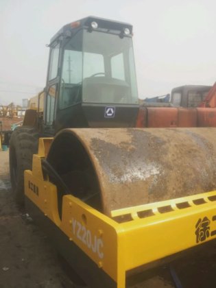 工作状态良好的压路机 Yz20jc