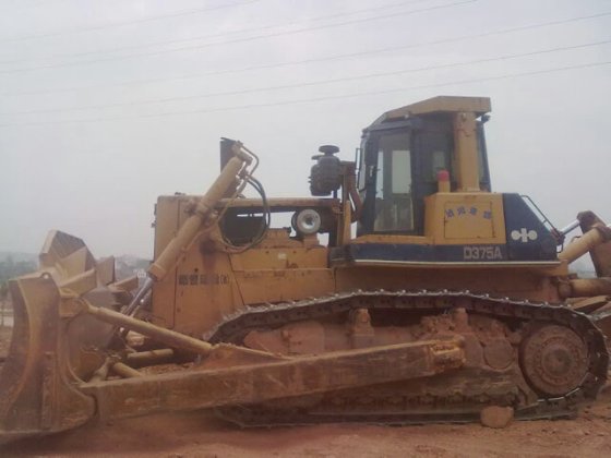 Komatsu 375