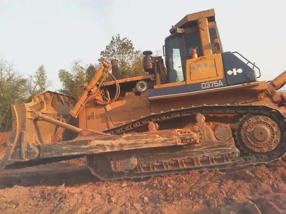 Komatsu 375