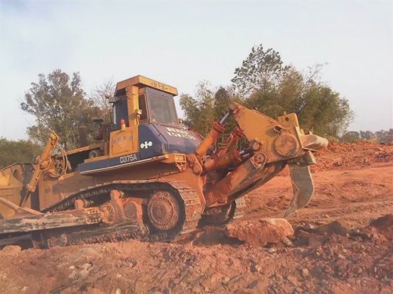 Komatsu 375