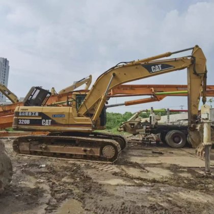 Caterpillar 社 Cat320bl