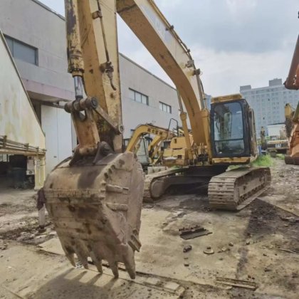 Caterpillar 社 Cat320bl