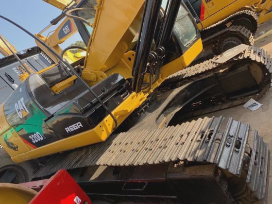 320d2 挖掘机（带全套零件，状况良好）待售