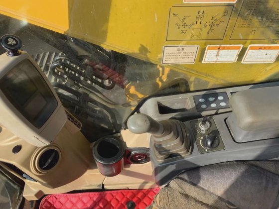 320d2 挖掘机（带全套零件，状况良好）待售