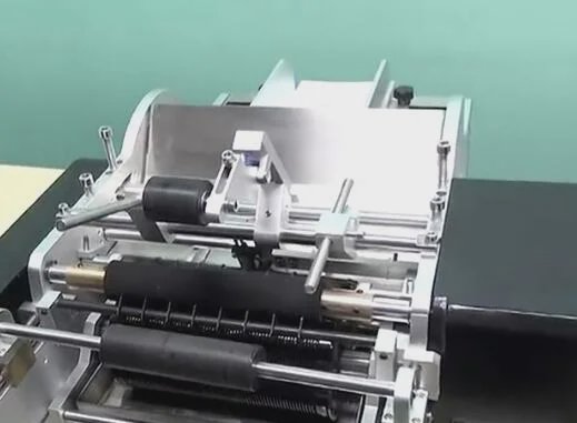 出厂价半自动胶水贴标机