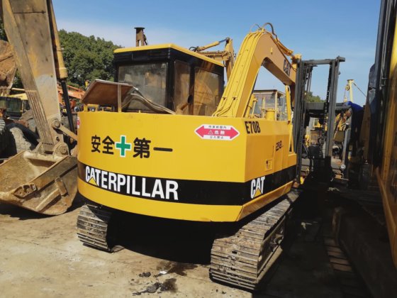 Caterpillar 社 E70B