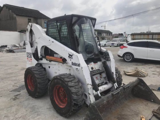 販売 中古ボブキャット スキッドステアローダー S250in 完璧な動作状態で驚くべき価格。セカンドハンド